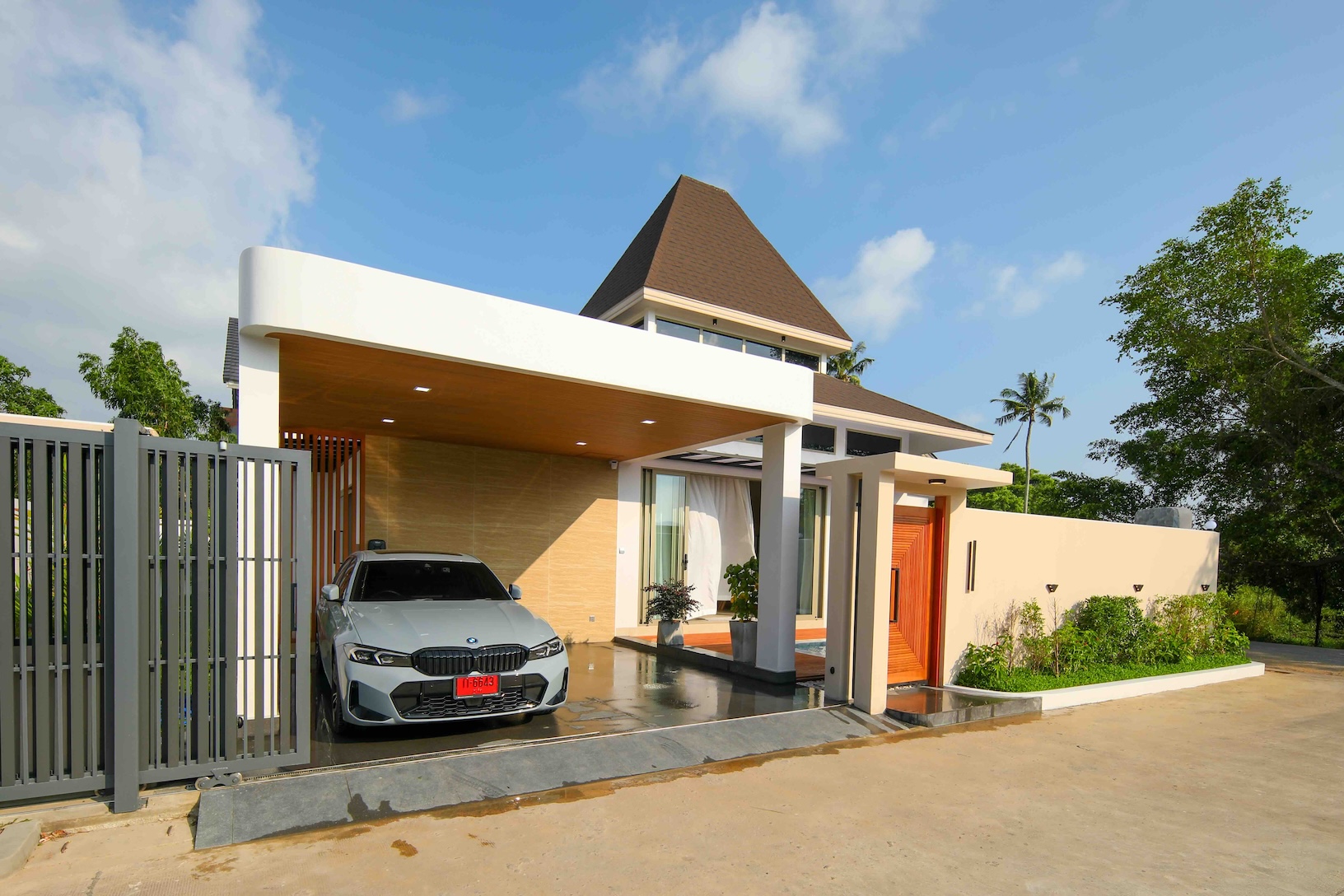 Exterior View 18
